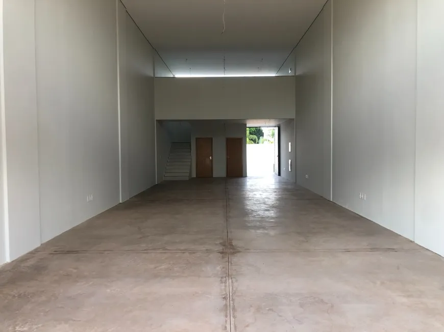 Sala Comercial com Escada – Areal, Brasília DF